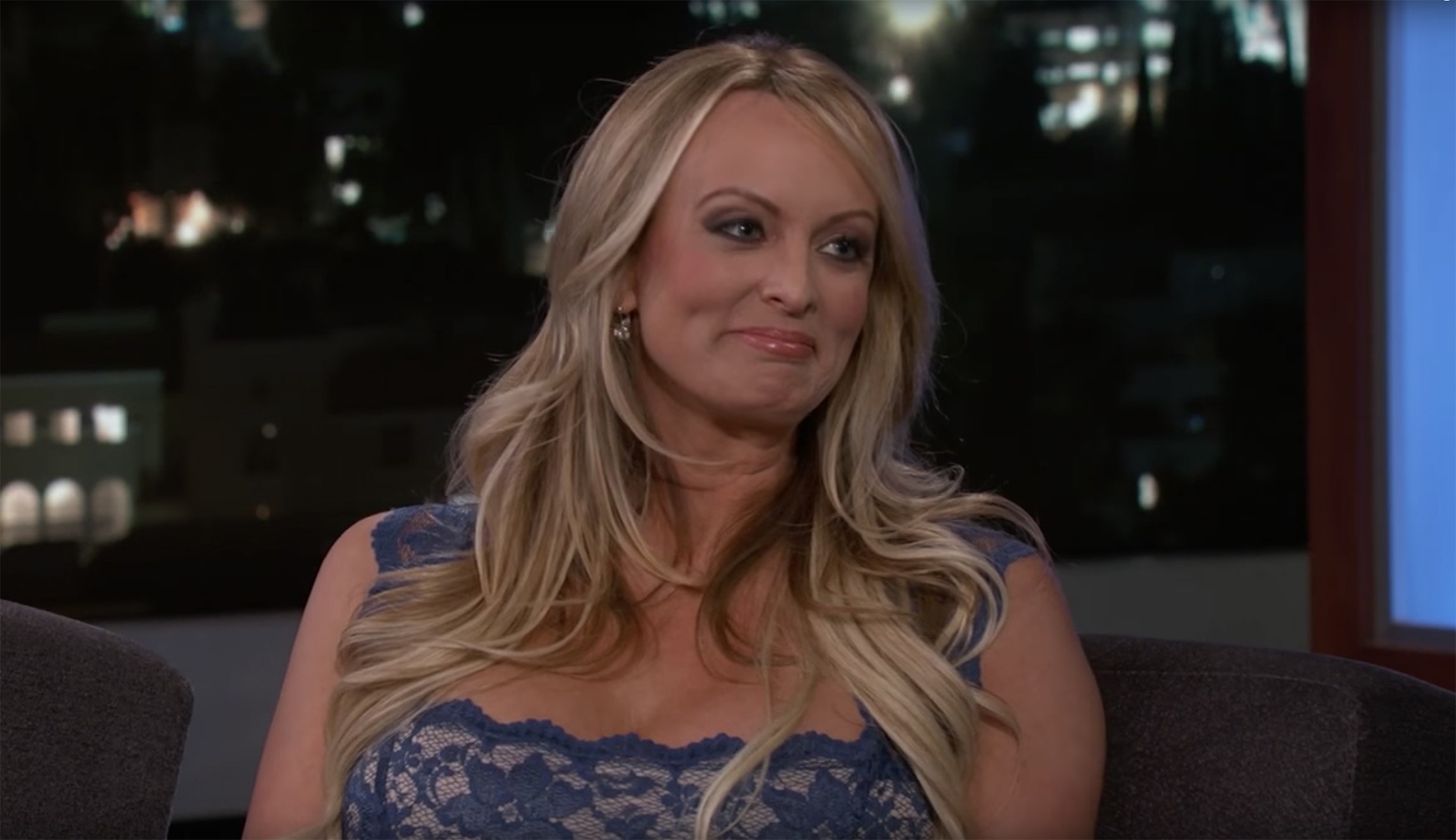 Trump chiede venti milioni di dollari per danni a Stormy Daniels