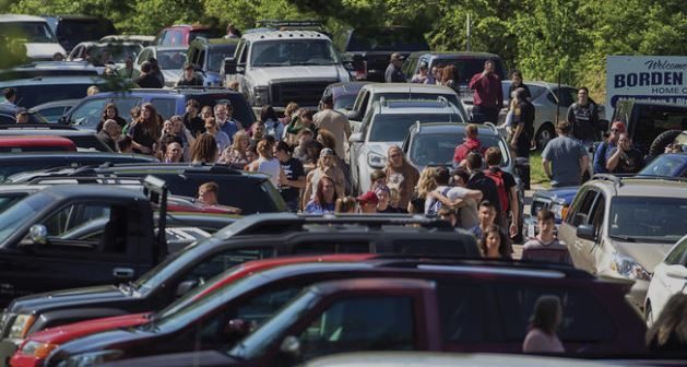 Usa, un poliziotto sventa una strage in una scuola 