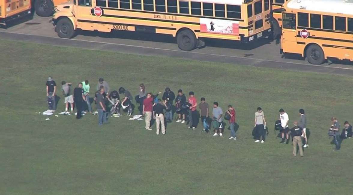 Texas, sparatoria in un liceo: almeno 10 morti
