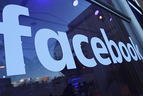Gli scandali non "toccano" Facebook