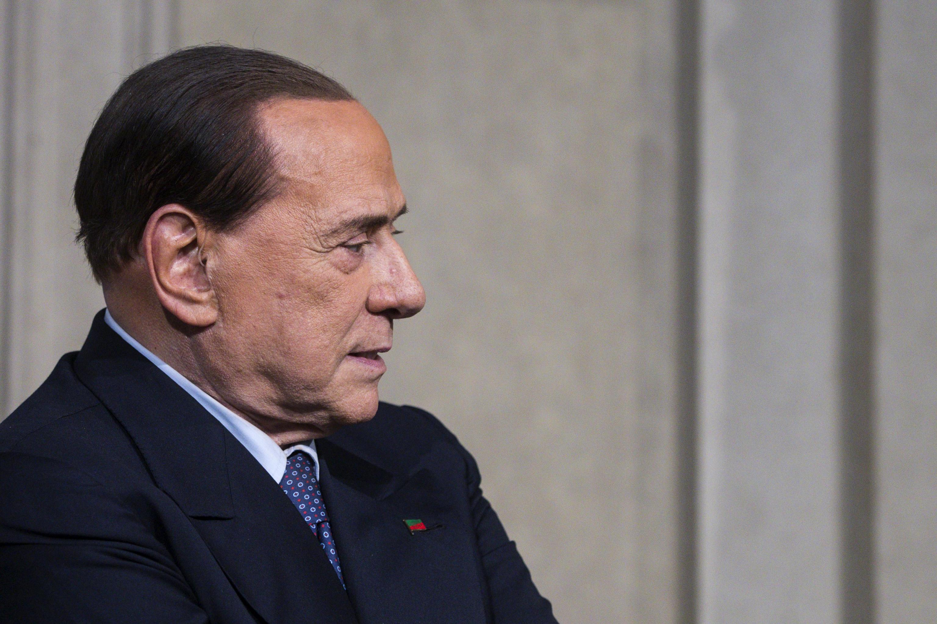 L’autolesionismo di Berlusconi diventa pericoloso