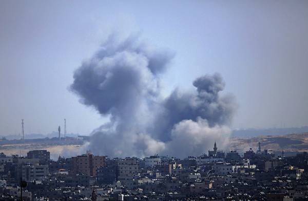 Raid aereo di Israele sulla Striscia di Gaza