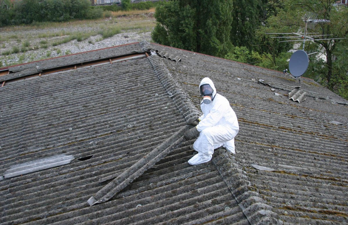 Amianto, 6mila morti e 40 mln tonnellate da bonificare