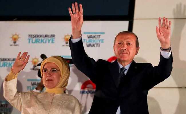 Erdogan rieletto: la Turchia celebra il “sultano”