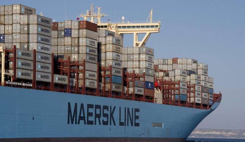 Migranti, la nave Maersk attracca a Pozzallo
