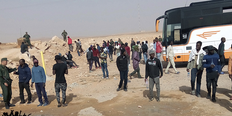 L’Algeria abbandona migliaia di migranti nel deserto