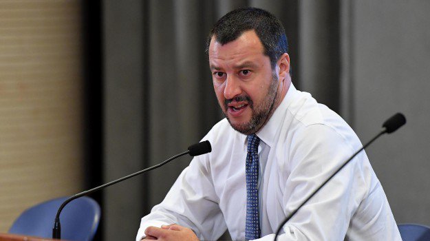 Governo. Si Salvini chi può