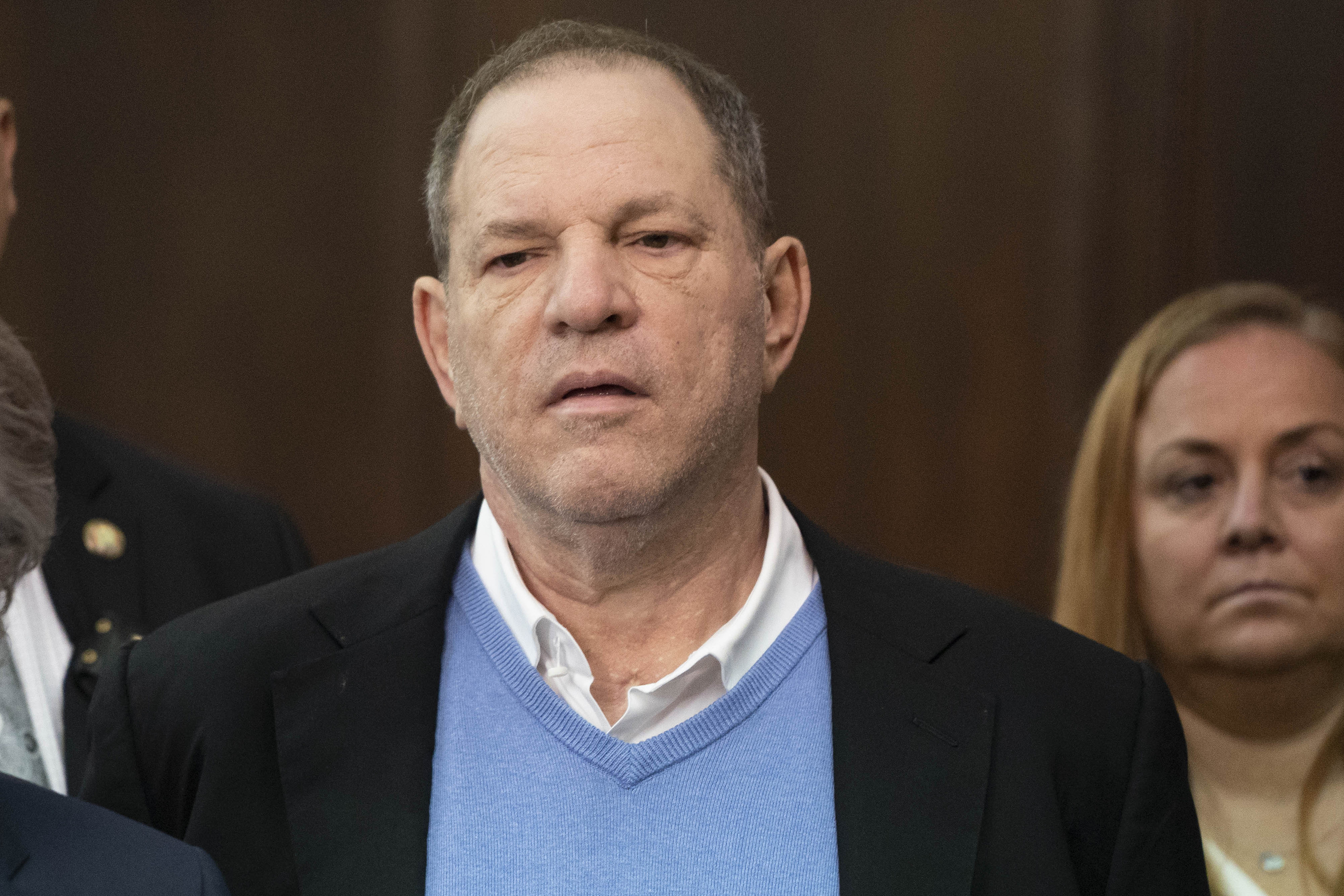 Molestie, l’ex produttore Weinstein rischia l’ergastolo