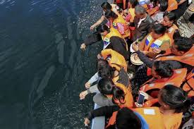 Indonesia, affonda traghetto: 30 morti