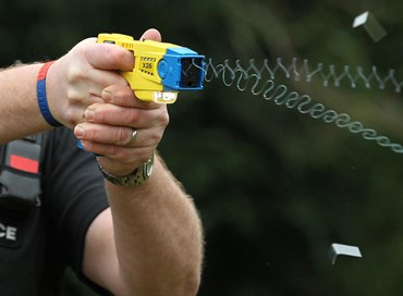 Taser a forze dell’ordine, test in 11 città