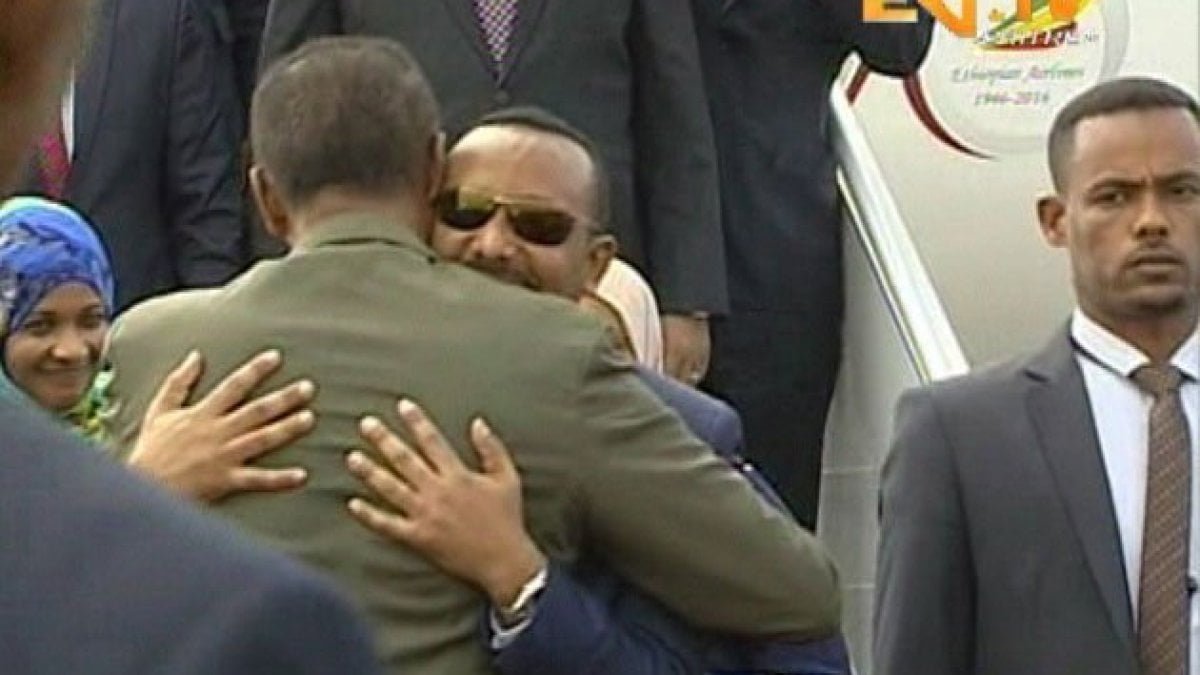 Etiopia-Eritrea: abbraccio tra i leader dopo vent’anni