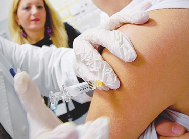 Vaccini: presidi, disinteresse per chi lavora a scuola