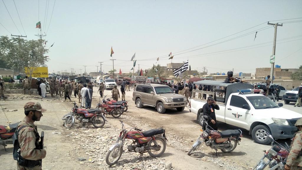 Pakistan, attentato davanti a un seggio: 31 morti