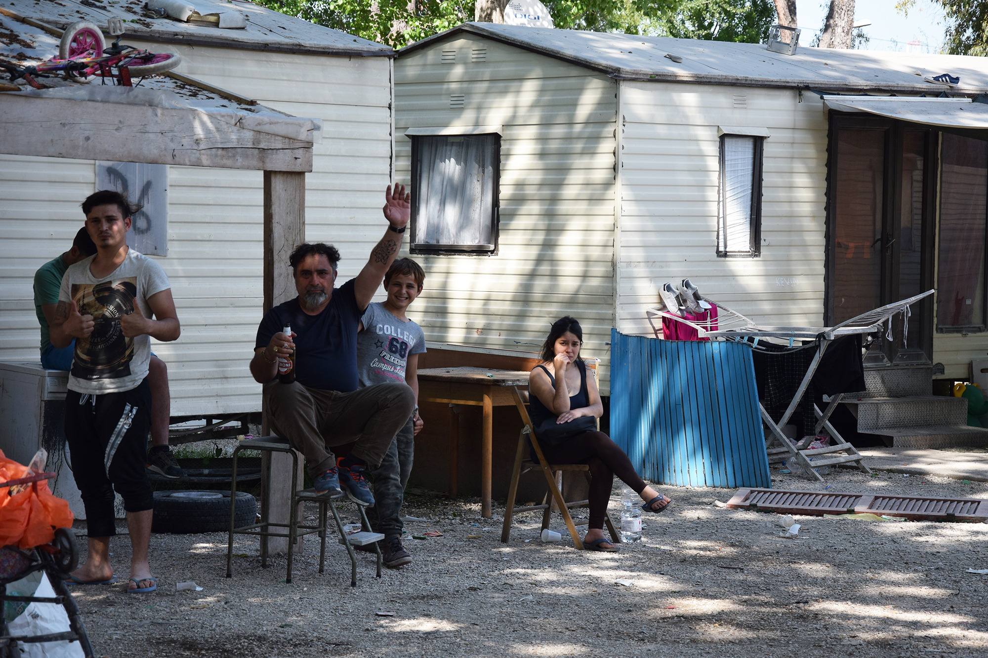 Salvini e Meloni tirano dritto: rom sgomberati