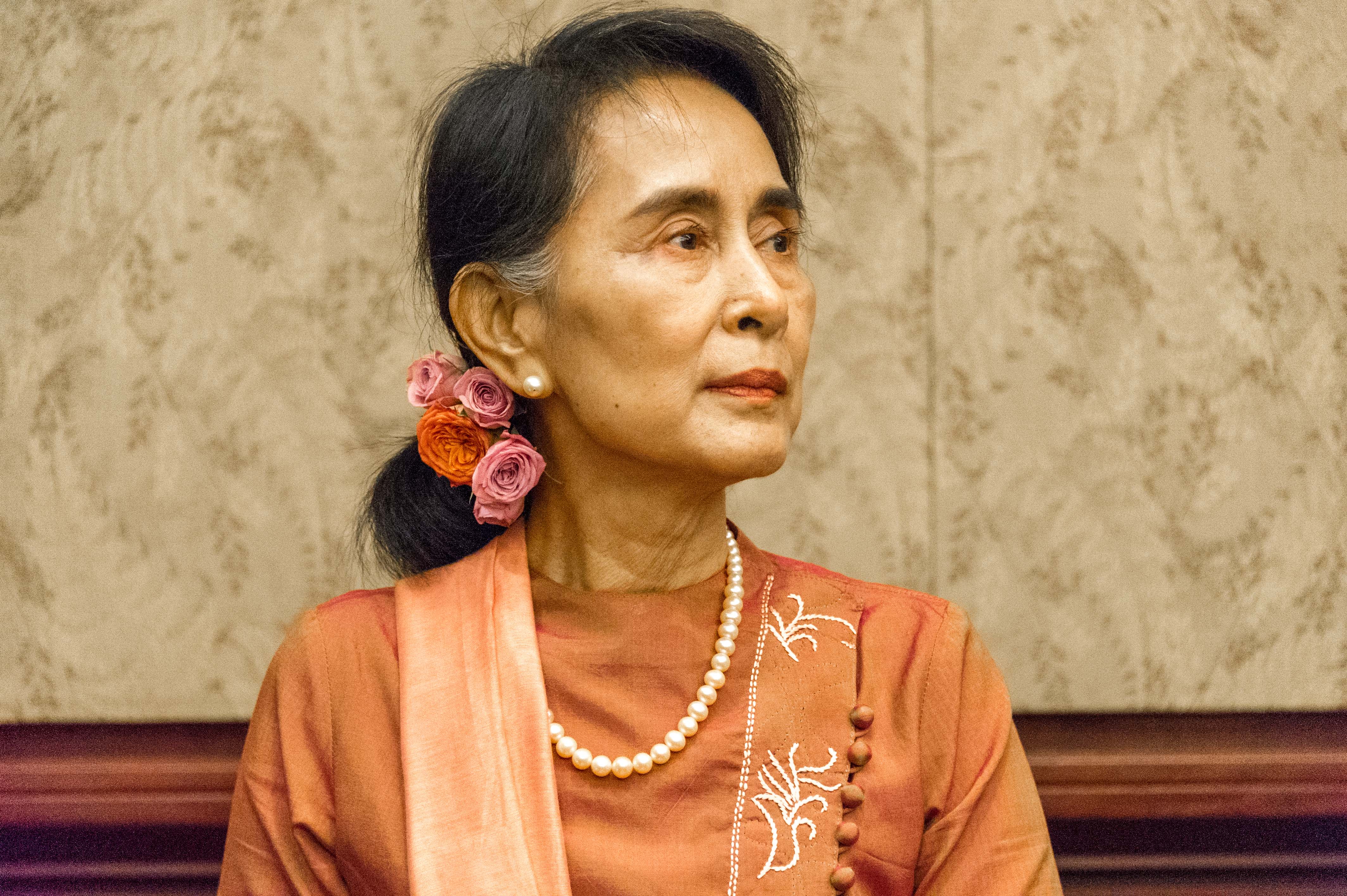 Non sarà revocato il Nobel ad Aung San Suu Kyi 