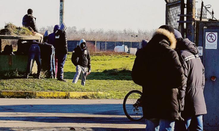 Migranti, firme false alla coop per aumentare i contributi