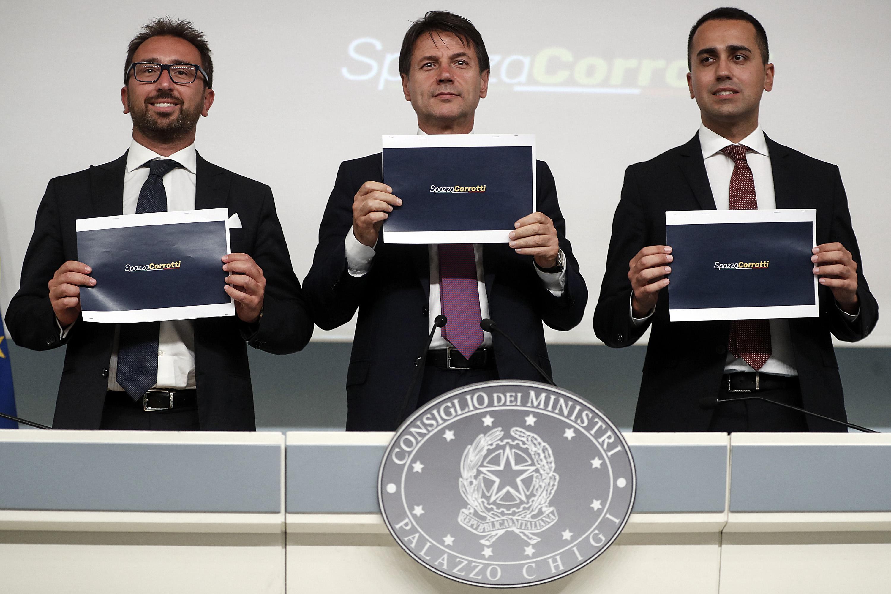 Chi è causa del suo mal, pianga se stesso