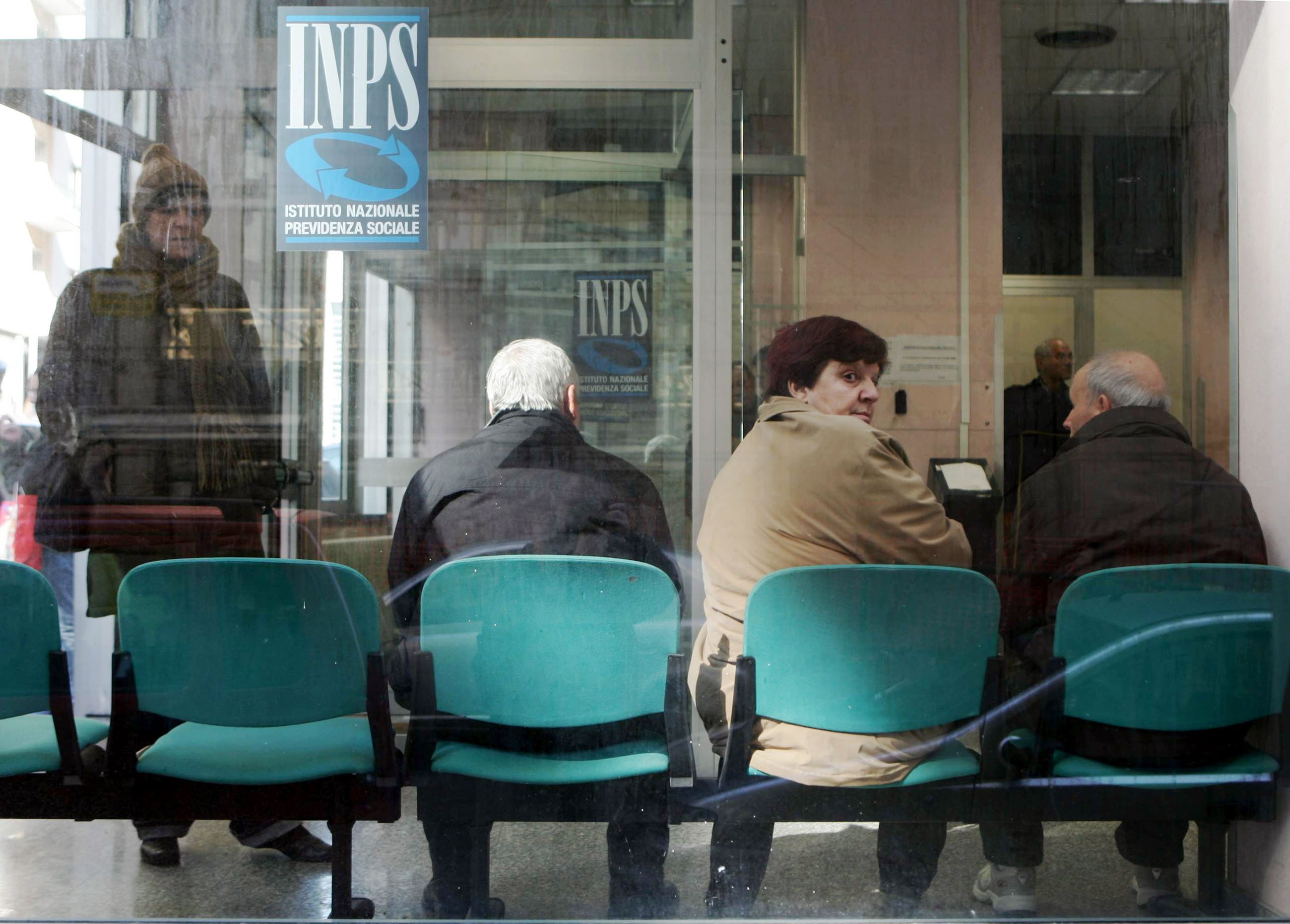 Inps: disavanzo giù a 1,8 miliardi 6 mesi