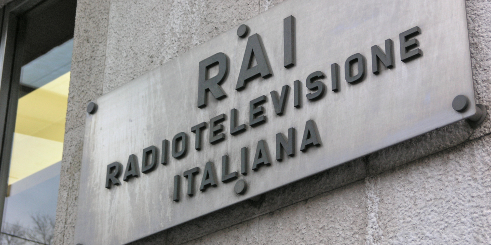Domeniche tv: non è la Rai (o forse sì)