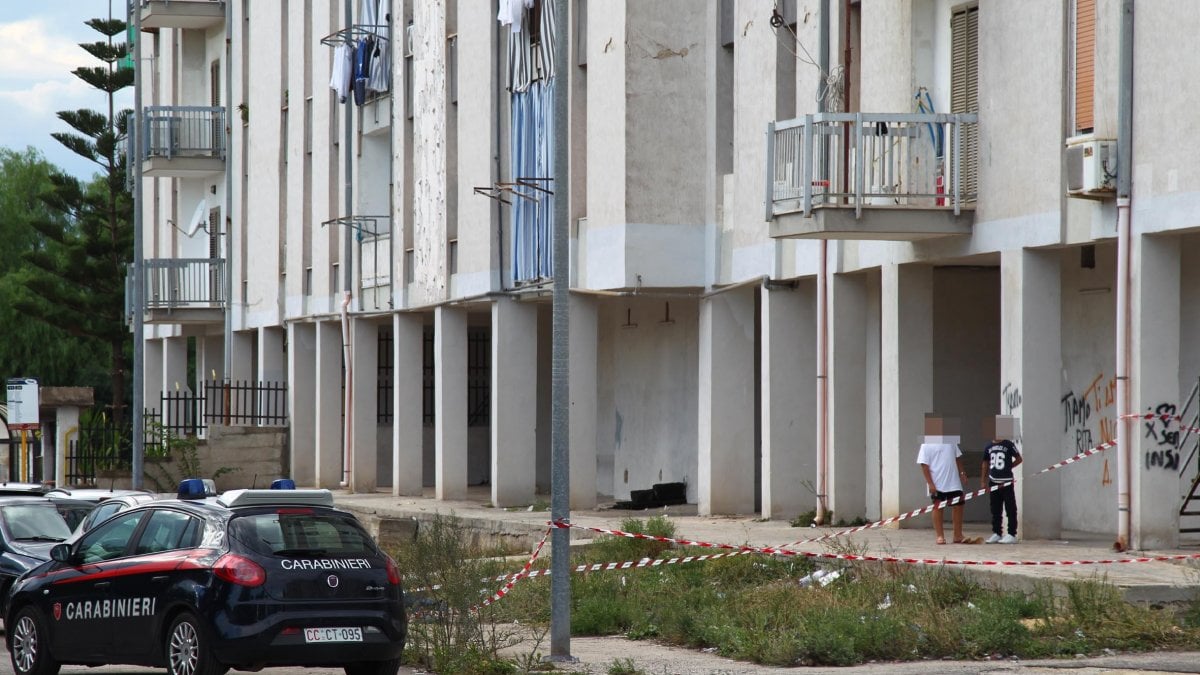 Gli tolgono la patria potestà, tenta di uccidere figli 