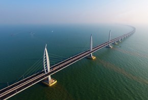 Hong Kong: inaugurato il ponte sul mare più lungo del mondo