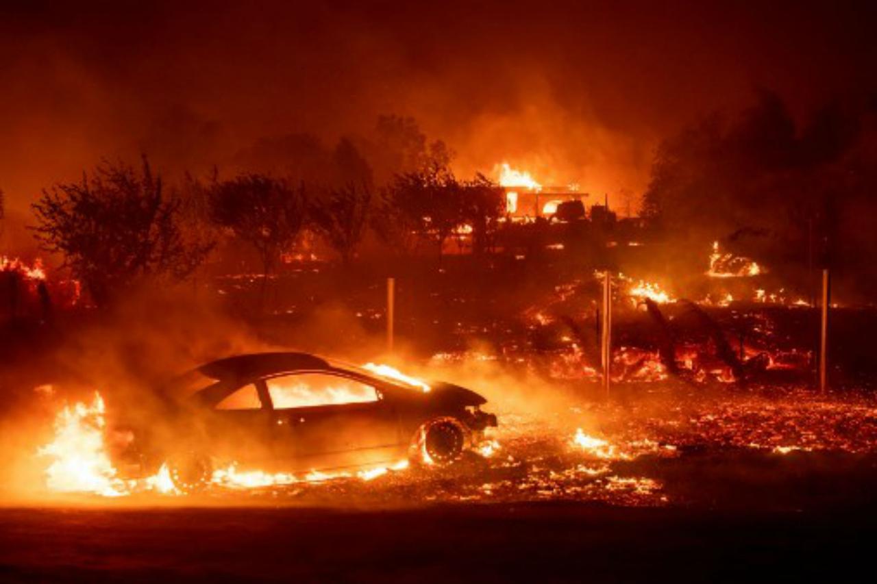 California invasa dalle fiamme: 31 morti e 228 dispersi 