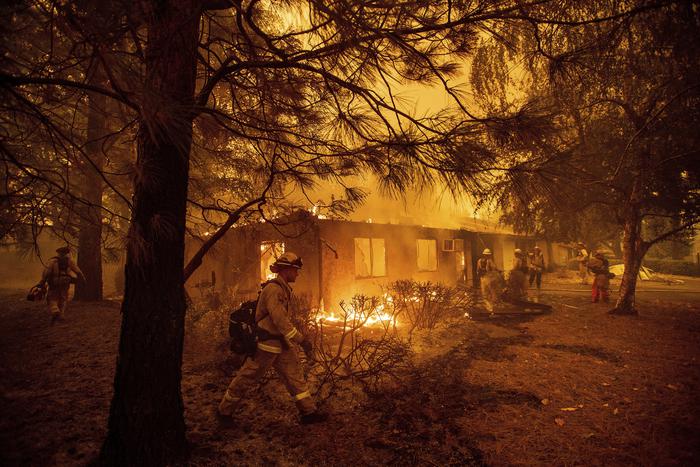 Incendi in California: 63 morti, 631 dispersi