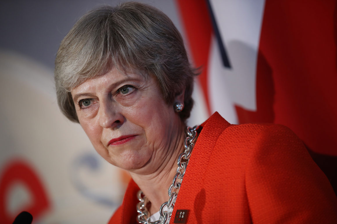 Brexit, May: “La mia linea è quella giusta”