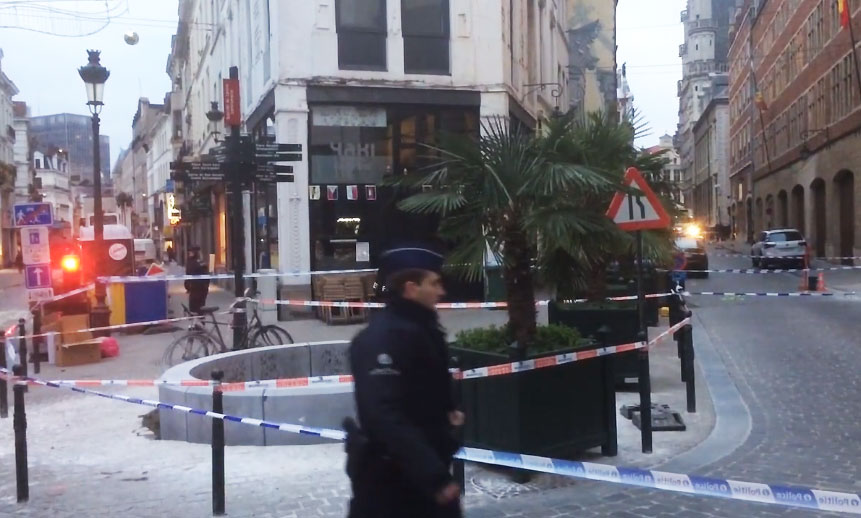 Accoltella agente a Bruxelles: urlava “Allah Akbar”