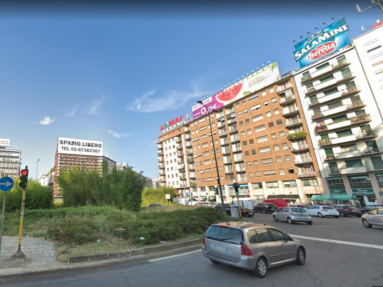 A Piazzale Loreto c’è posto solo per le macchine