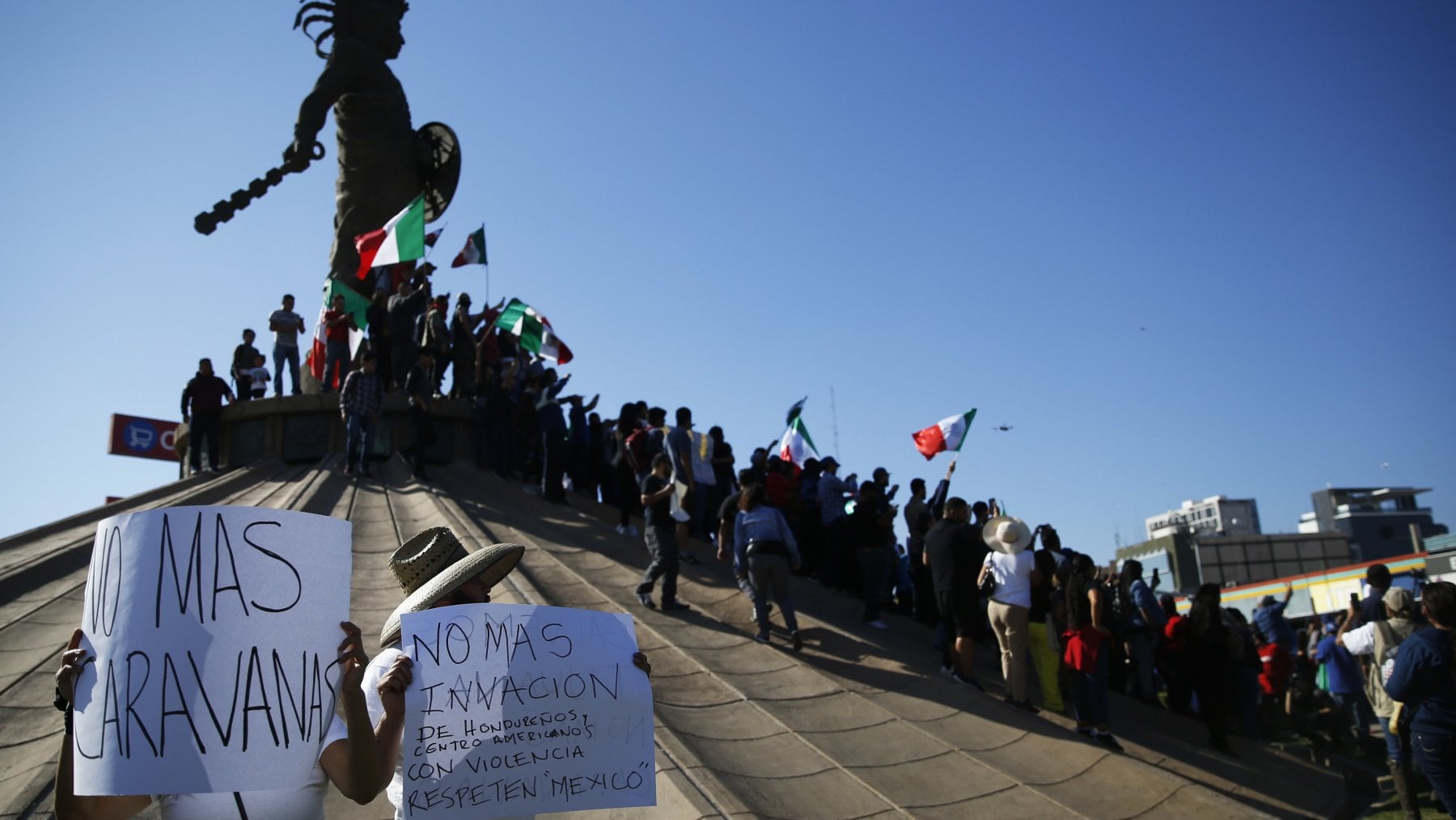 Trump autorizza l’uso della “forza letale” contro i migranti 