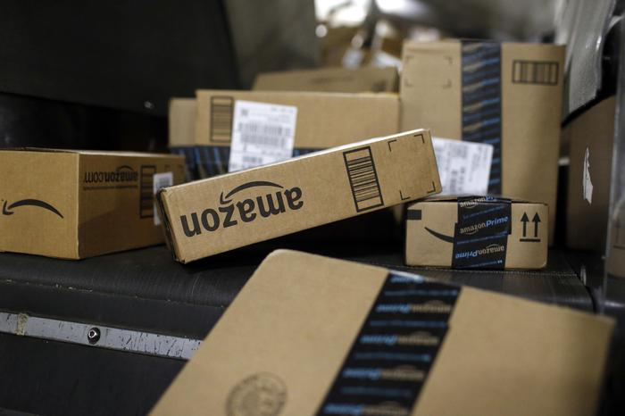 Amazon diventa un corriere postale
