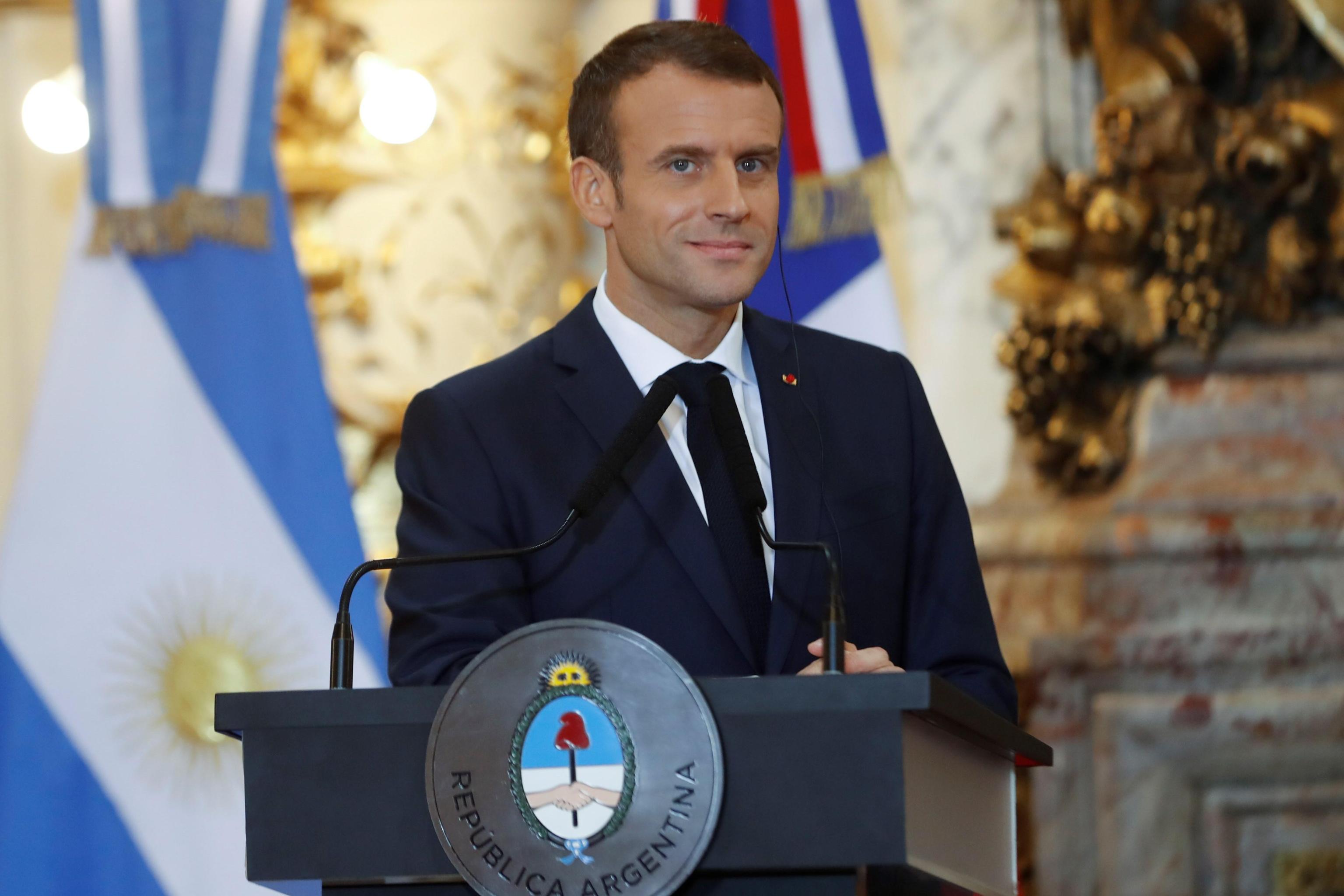 Gilet gialli, Macron annulla la tassa ma resta la paura 