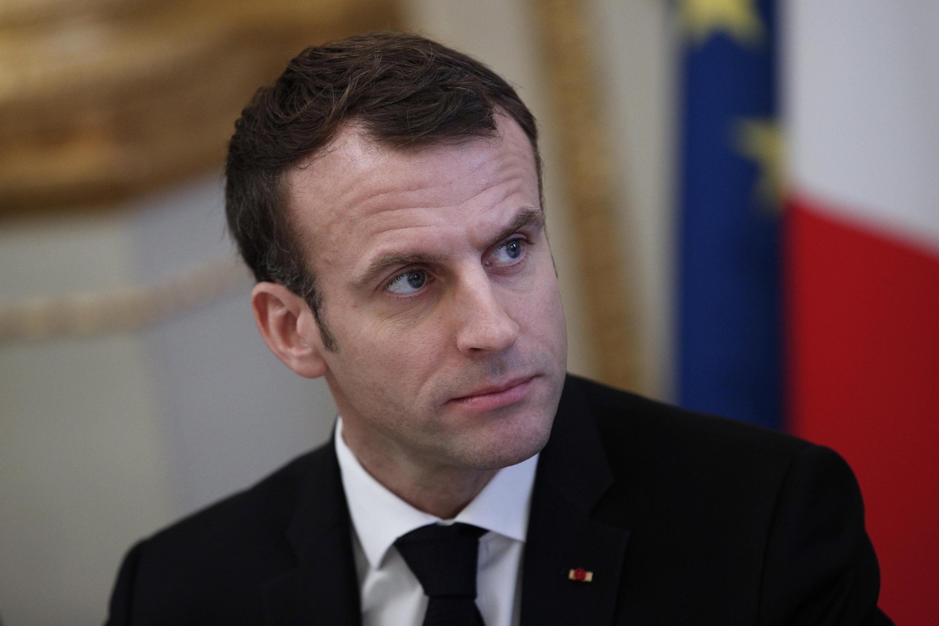 Macron pronto a cambiare rotta: “Ho fatto cavolate”