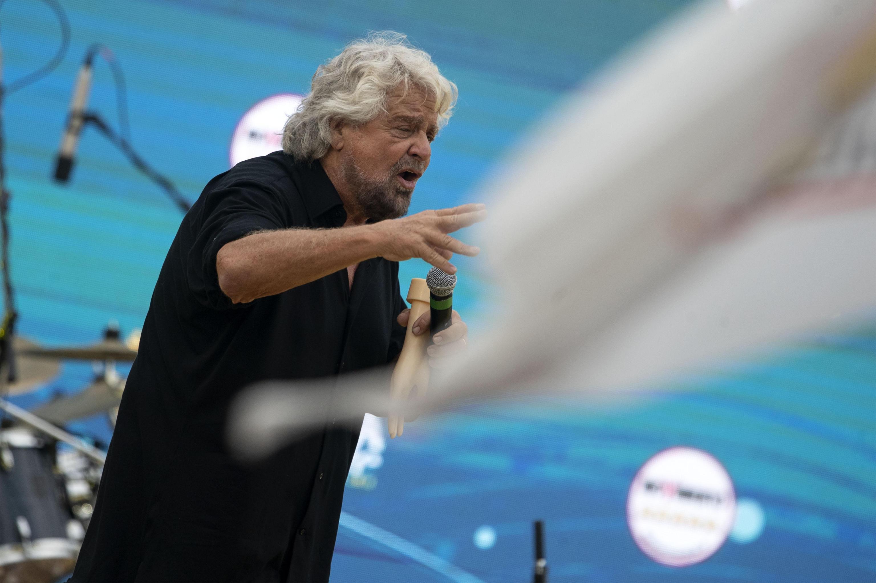 Grillo attacca i fuoriusciti