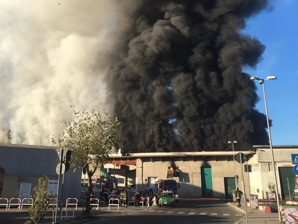 Incendio al Tmb Salario, si teme il rischio diossina