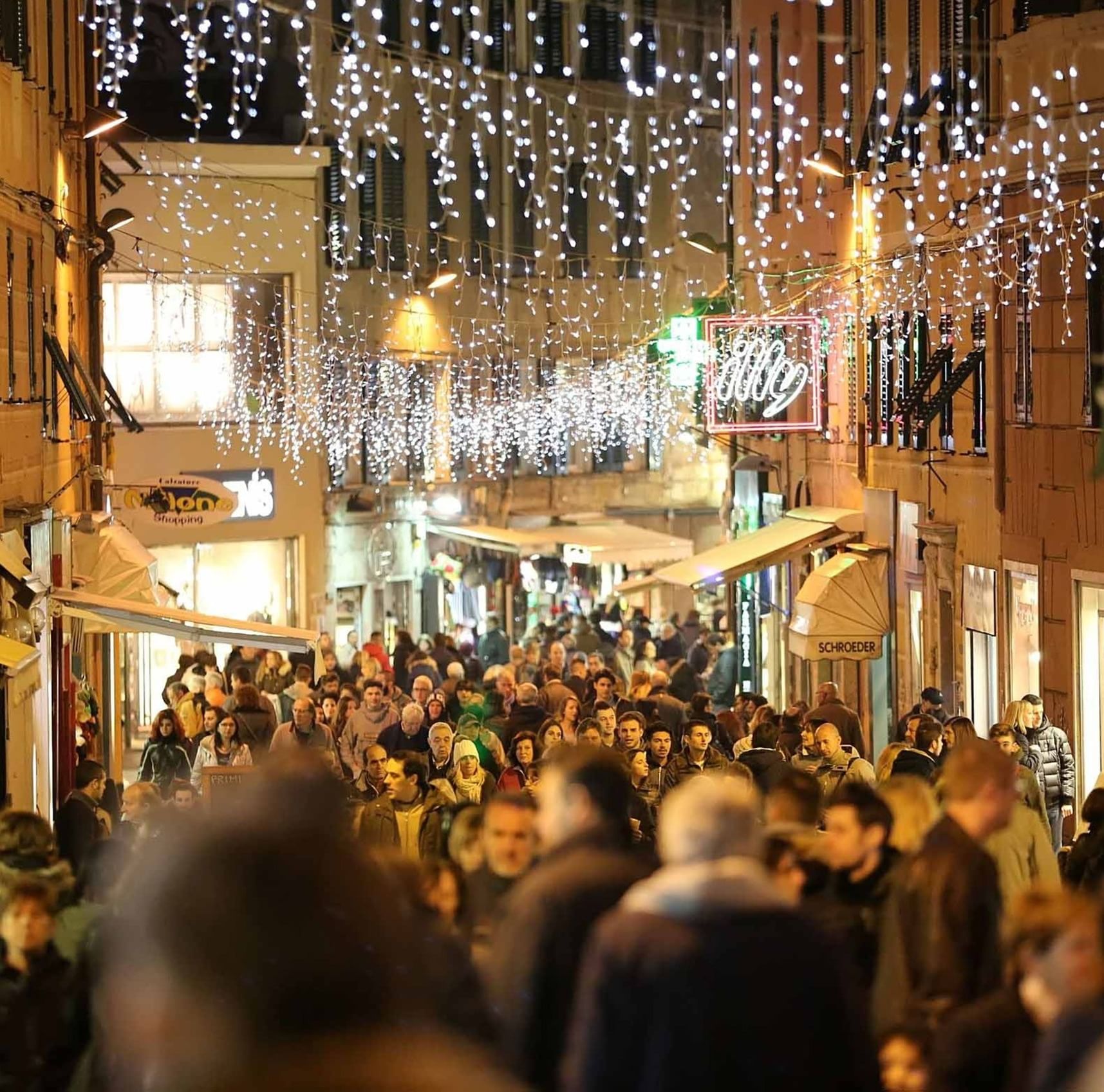 Natale parsimonioso: 170 euro di spesa a testa 