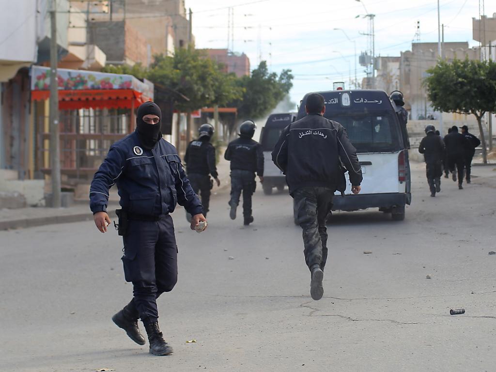 Tunisia, un fermo per il suicidio del reporter