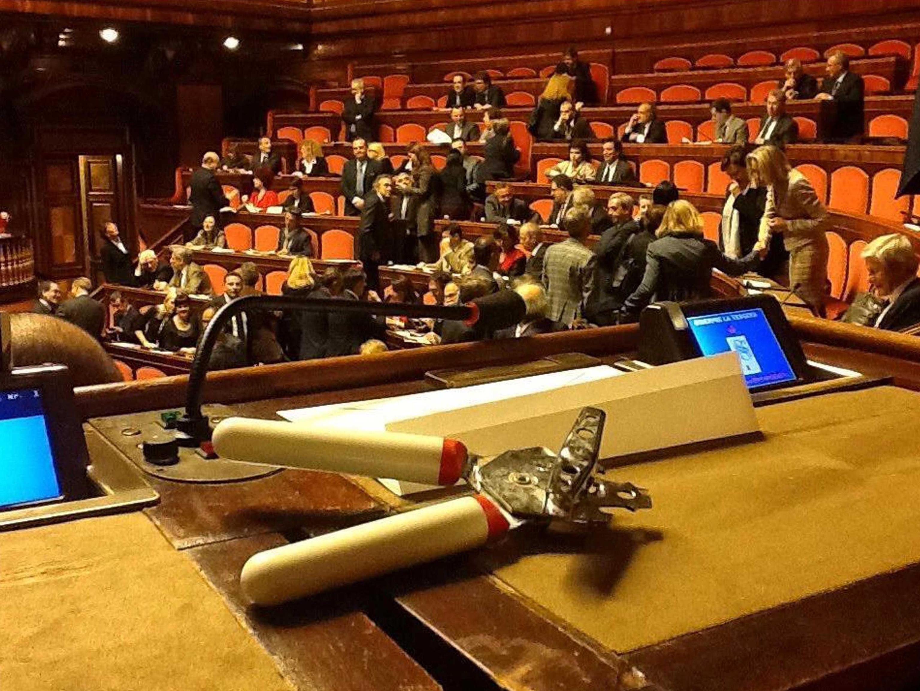 Parlamento come una scatola di tonno? Peggio