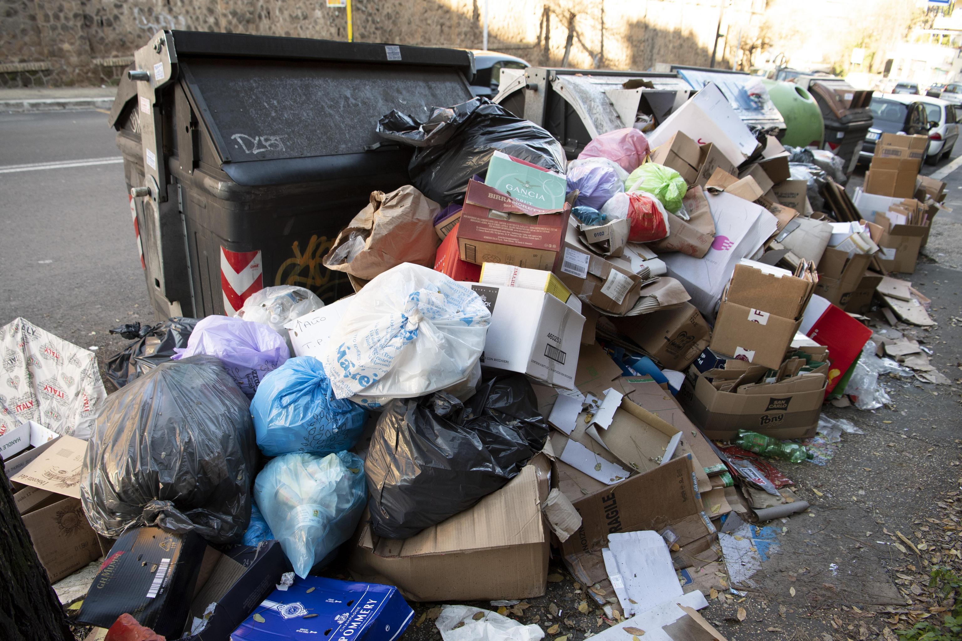 La grande monnezza e l’indecisionismo politico