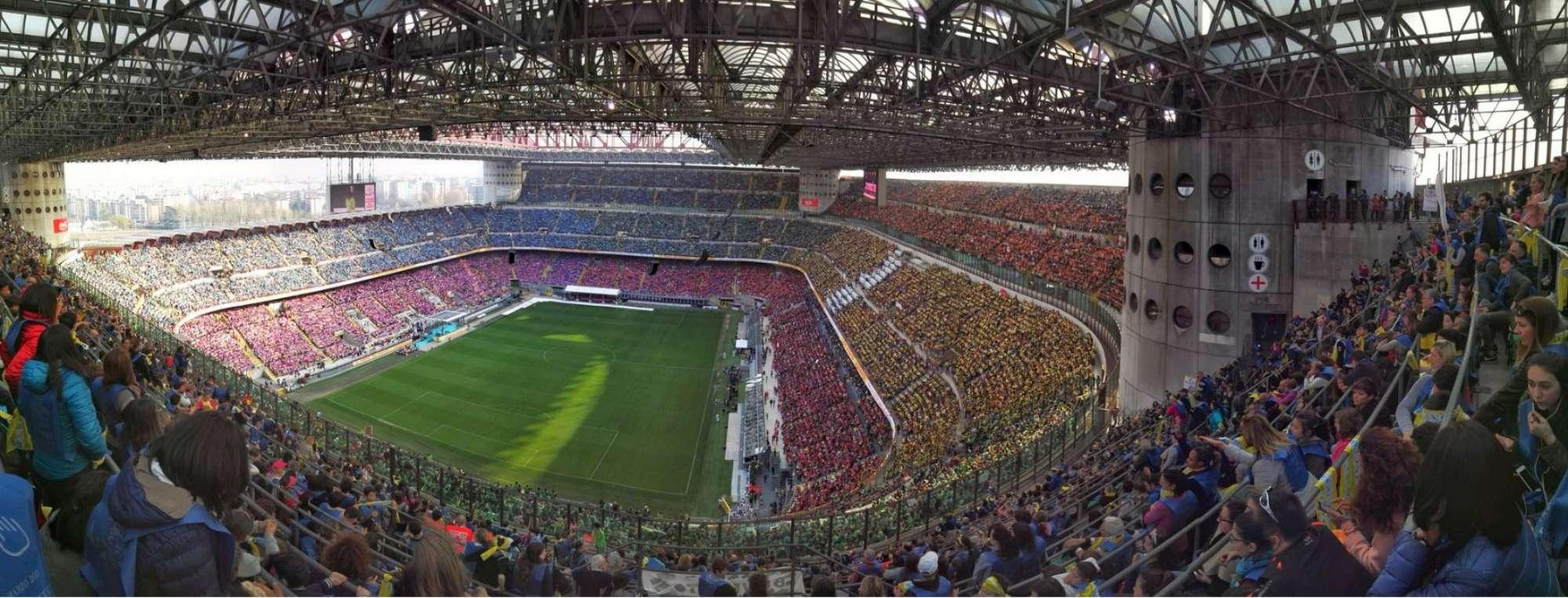 Il doppiopesismo, il razzismo e la violenza negli stadi