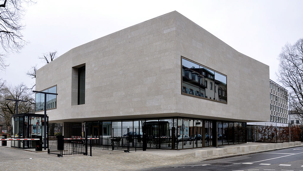 Germania: vietare i matrimoni precoci è incostituzionale