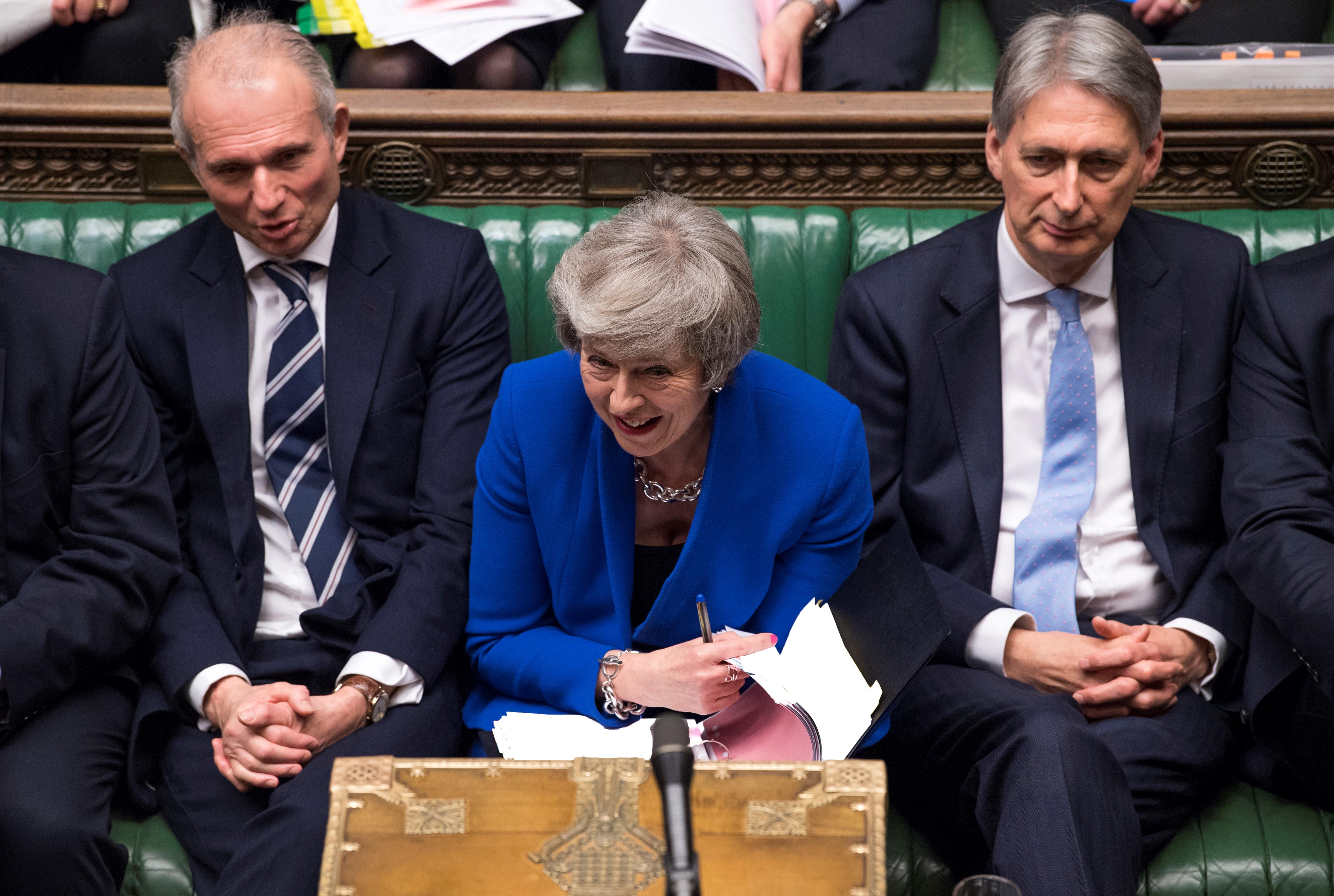 Brexit, il Parlamento salva Theresa May