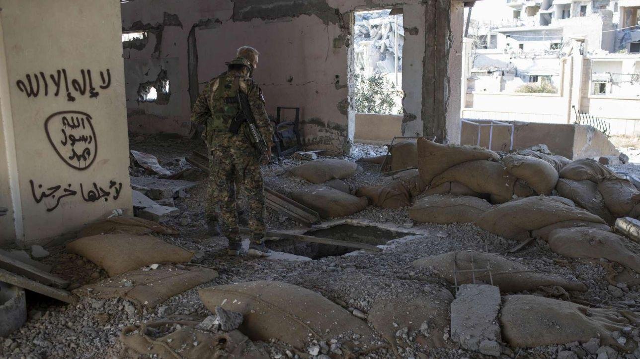 Siria, 600 corpi ritrovati in una fossa comune a Raqqa