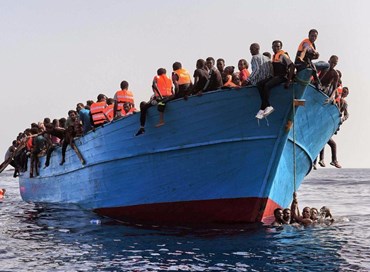 Contro l’Italia: l’immigrazione sfacelo dell’Europa franco-tedesca
