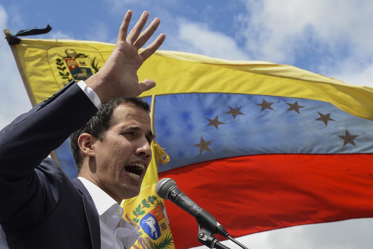 Venezuela, Guaidò rifiuta il confronto con Maduro