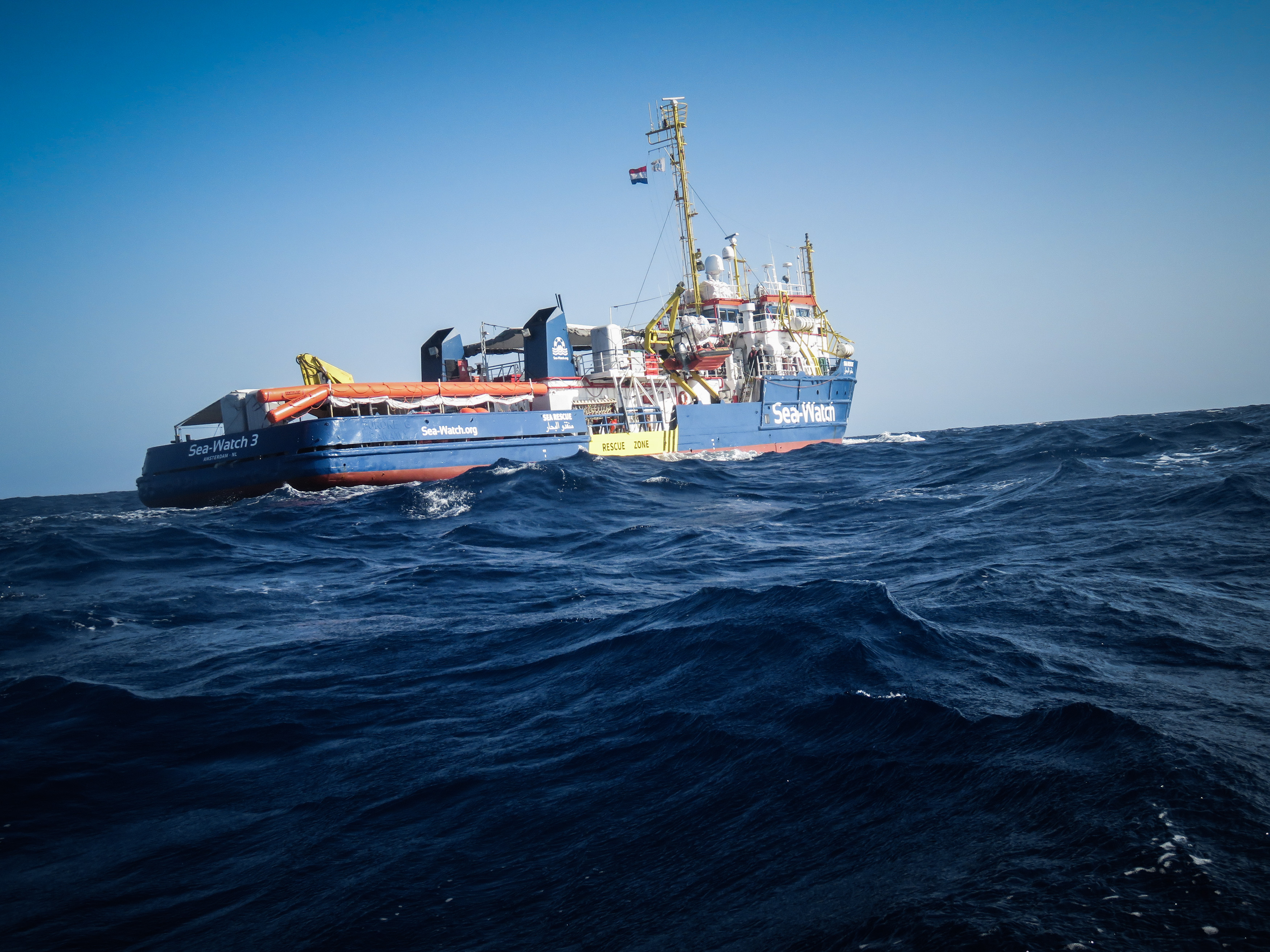 Una legge sulle ong e la giustizia-arlecchino