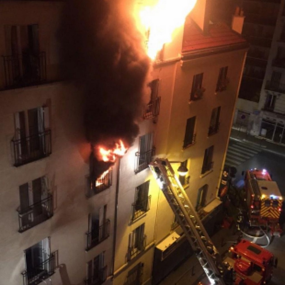 Parigi, palazzo in fiamme nella notte: 10 morti 
