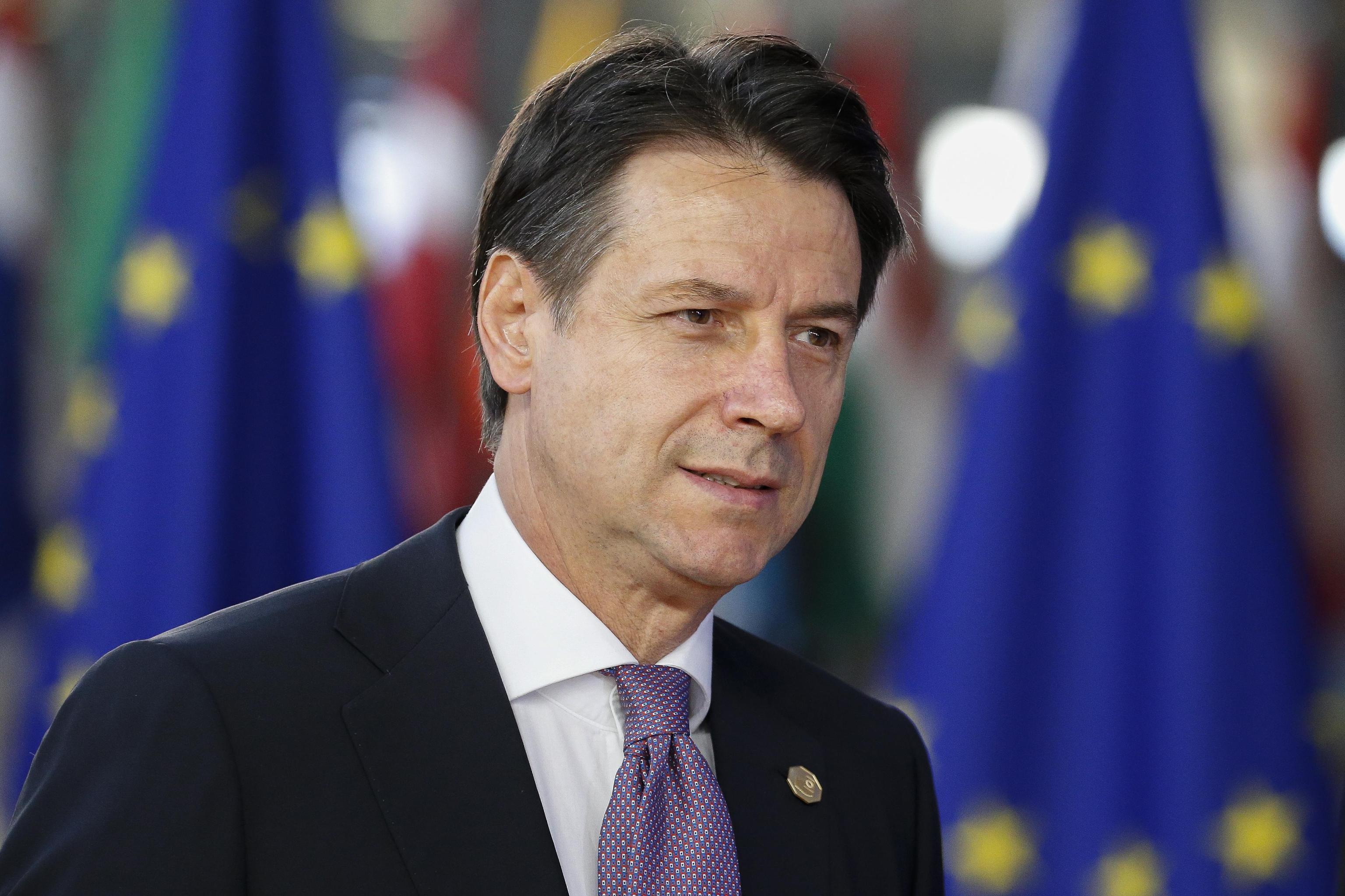 Caos dentro dileggio fuori