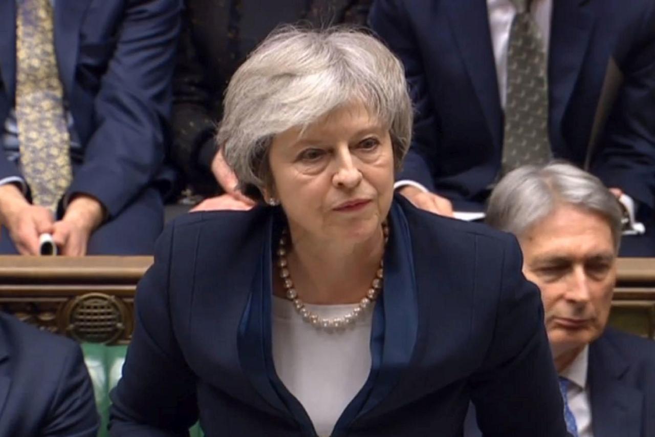 Brexit, il disperato cambio di strategia della May